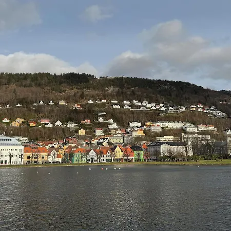 View In Center Of - 3 Bedrooms *