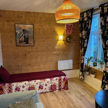 View In Center Of - 3 Bedrooms * Bergen