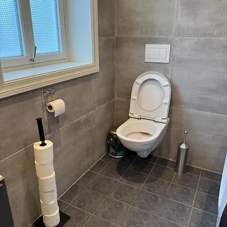 View In Center Of - 3 Bedrooms * Bergen