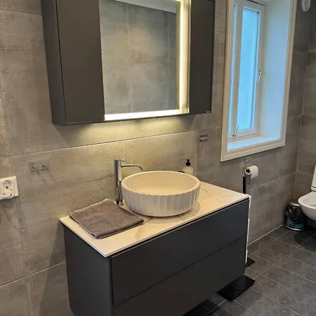 View In Center Of - 3 Bedrooms Bergen