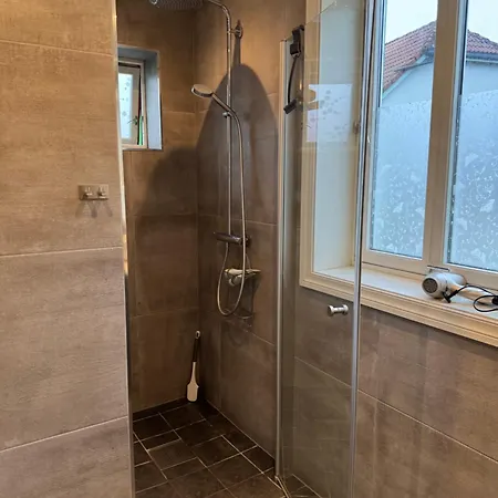 View In Center Of - 3 Bedrooms Bergen