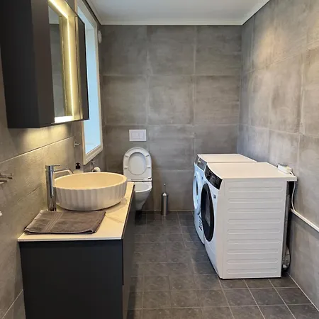 View In Center Of - 3 Bedrooms * Bergen