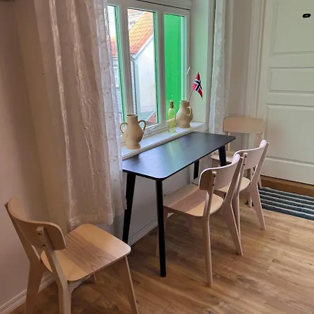 View In Center Of - 3 Bedrooms