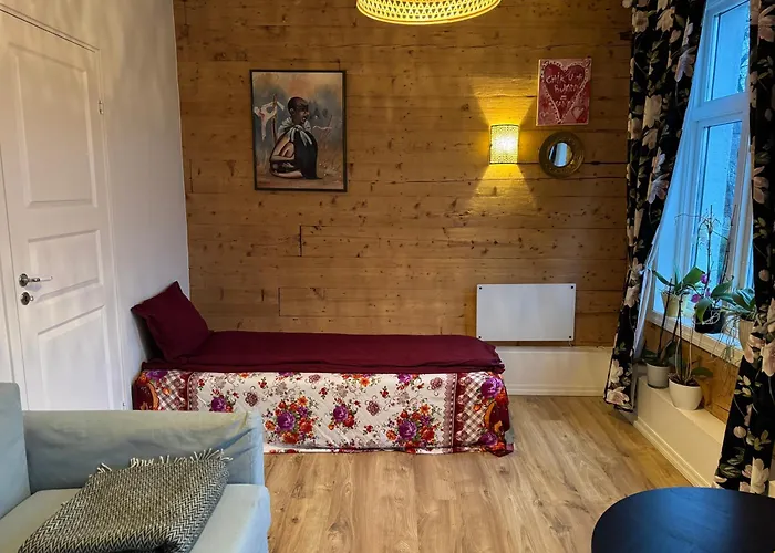 View In Center Of - 3 Bedrooms Bergen