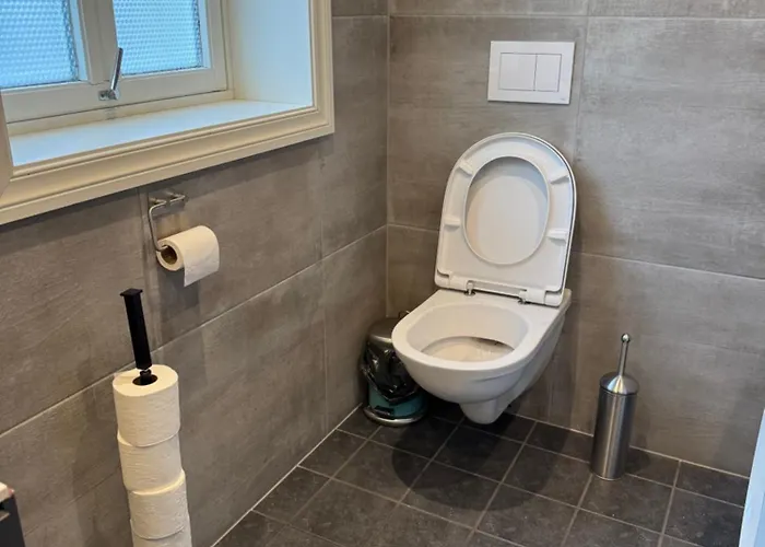 View In Center Of - 3 Bedrooms * Bergen