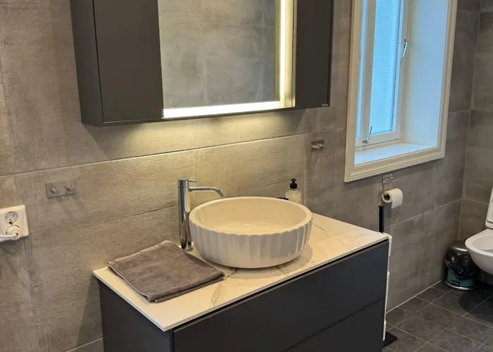 View In Center Of - 3 Bedrooms Bergen