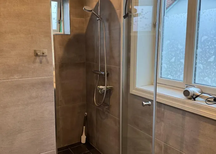 View In Center Of - 3 Bedrooms Bergen