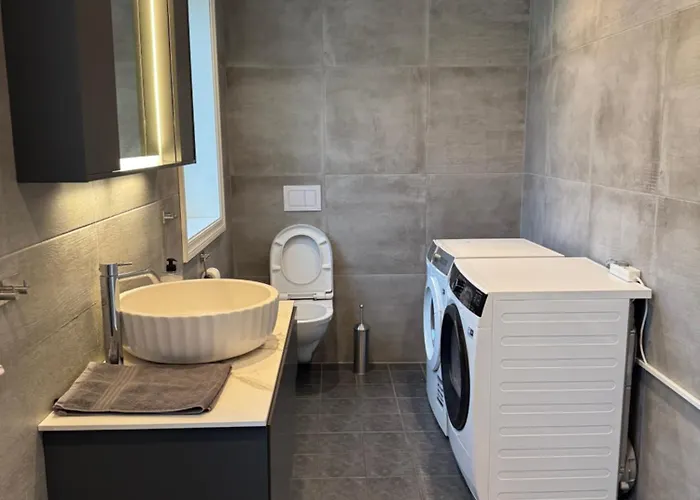 View In Center Of - 3 Bedrooms * Bergen