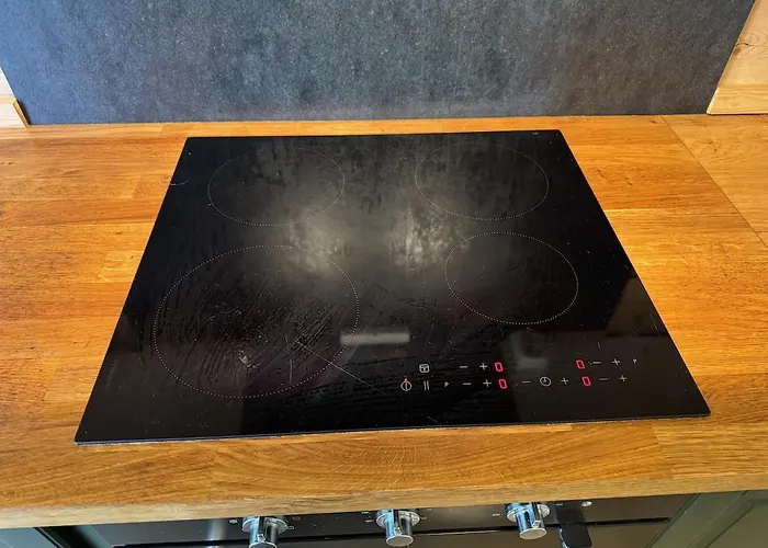 View In Center Of - 3 Bedrooms Bergen