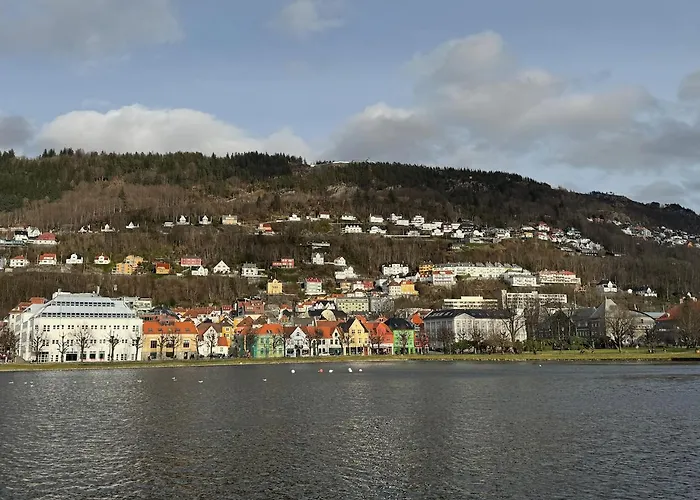 View In Center Of - 3 Bedrooms *