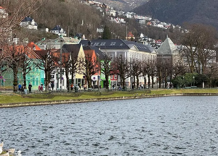 View In Center Of - 3 Bedrooms Apartament Bergen