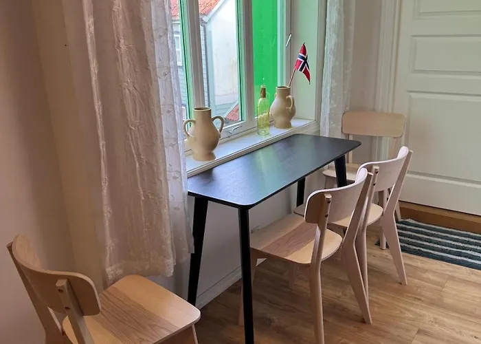 View In Center Of - 3 Bedrooms