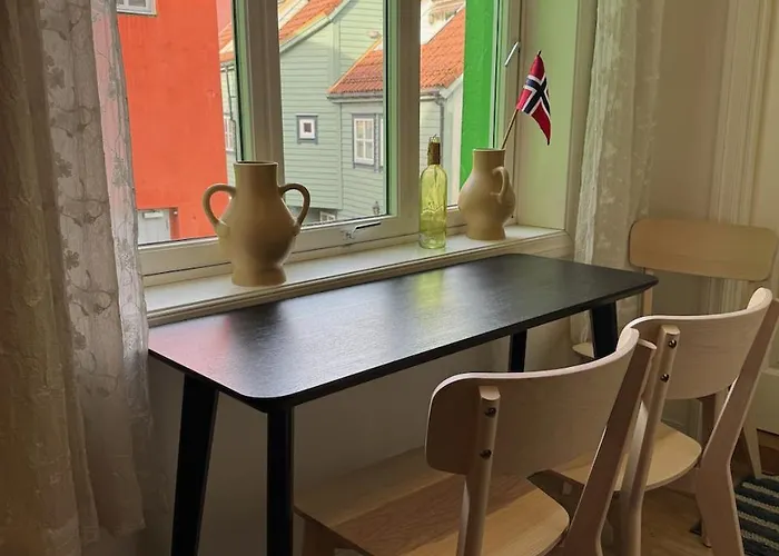 View In Center Of - 3 Bedrooms Apartment *